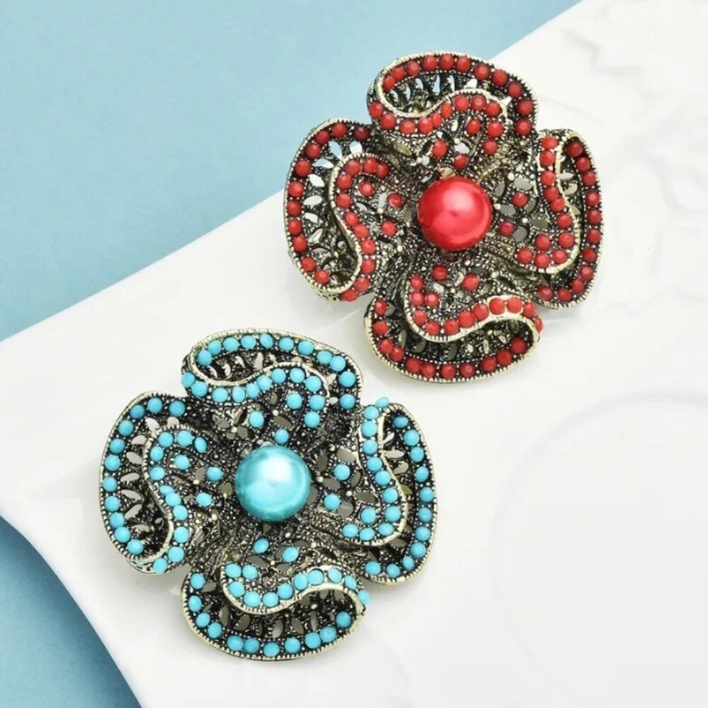Jewelry pin brooch red blue flower elegant beautiful fashion yellow gold tone